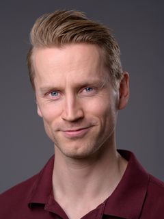 Aksel Headshots-459-2